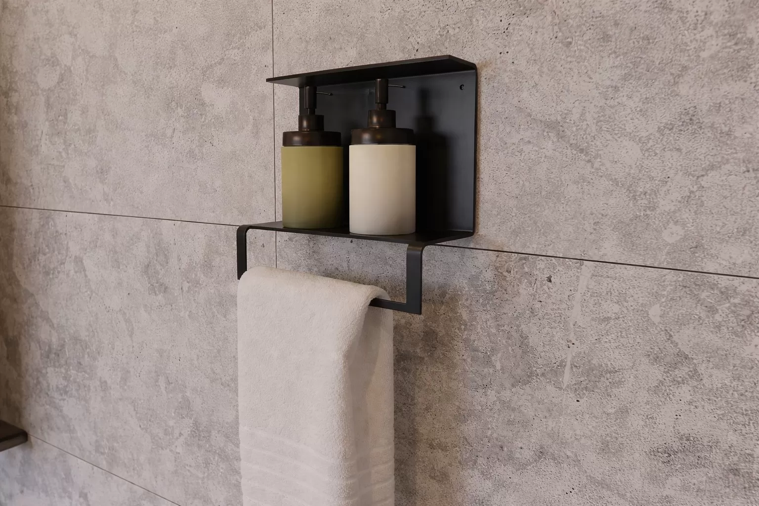Mała łazienka w stylu Loft? 5 Trików z Czarną Stalą, które Powiększą Wnętrze